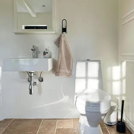 Сasa de vacaciones Charming Thatched From 1877